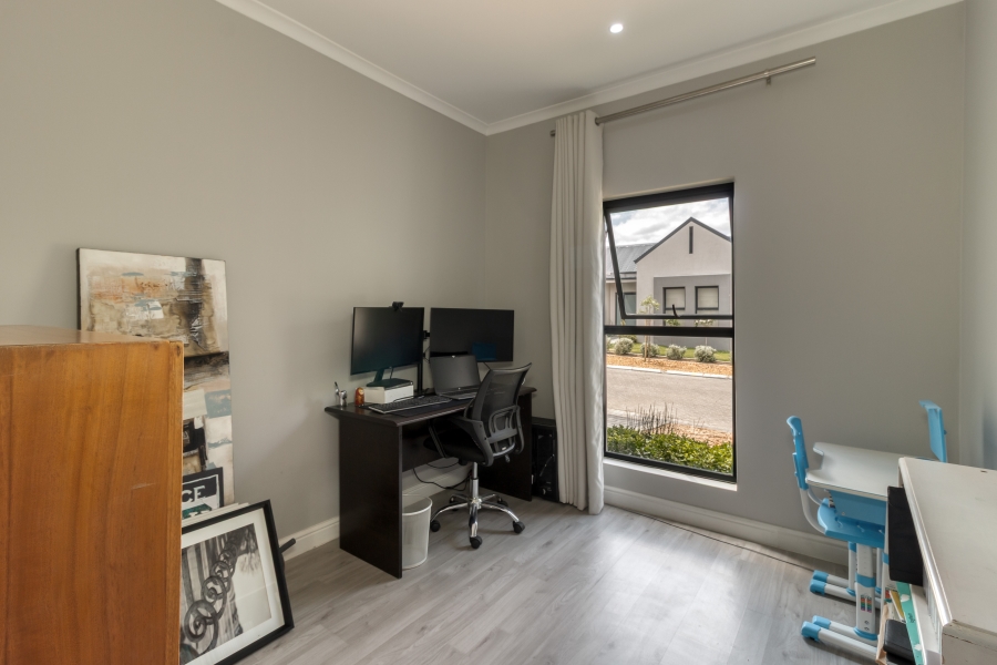 4 Bedroom Property for Sale in Aan de Wijnlanden Western Cape